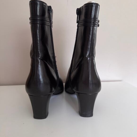 Salvatore Ferragamo Vara Black Chain Leather Ankle Boots Size 6 Narrow Width - Picture 8 of 12